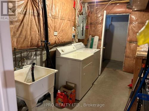 721 Mirage Place, Mississauga, ON - Indoor Photo Showing Laundry Room