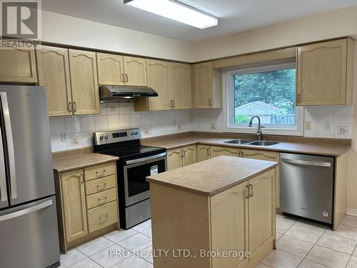 721 Mirage Place, Mississauga, ON - Indoor Photo Showing Kitchen With Double Sink