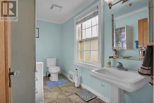 Primary bathroom - 589 Victoria Street, London, ON - Indoor Photo Showing Bathroom