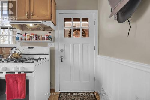 Side door to driveway - 589 Victoria Street, London, ON - Indoor Photo Showing Kitchen