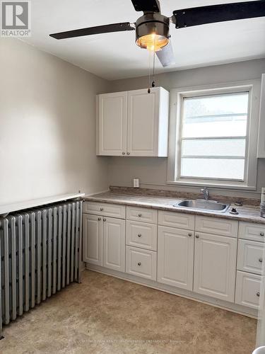 98 Waterloo Street, Waterloo, ON - Indoor Photo Showing Kitchen