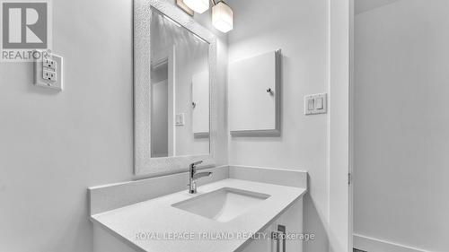 104 Devonshire Avenue, London, ON - Indoor Photo Showing Bathroom