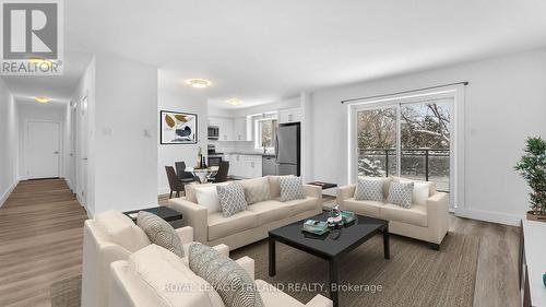 104 Devonshire Avenue, London, ON - Indoor Photo Showing Living Room