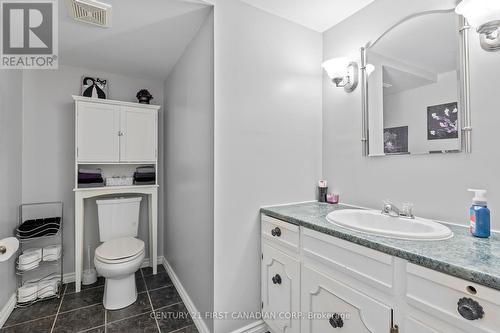 1055 Osgoode Drive, London, ON - Indoor Photo Showing Bathroom