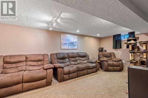 1055 Osgoode Drive, London, ON - Indoor