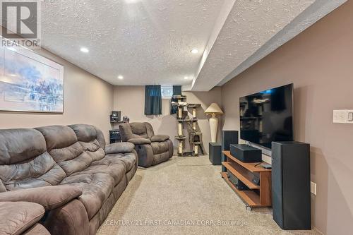 1055 Osgoode Drive, London, ON - Indoor