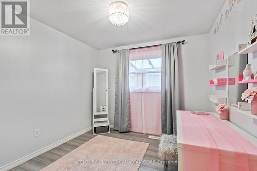 1055 Osgoode Drive, London, ON - Indoor Photo Showing Bedroom