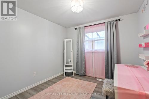 1055 Osgoode Drive, London, ON - Indoor Photo Showing Bedroom