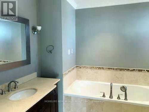 381 Niar Avenue, Mississauga, ON - Indoor Photo Showing Bathroom