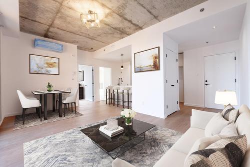 Overall view - 218-230 Boul. Harwood, Vaudreuil-Dorion, QC - Indoor Photo Showing Living Room