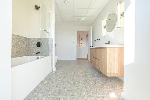 Bathroom - 105-230 Boul. Harwood, Vaudreuil-Dorion, QC - Indoor Photo Showing Bathroom