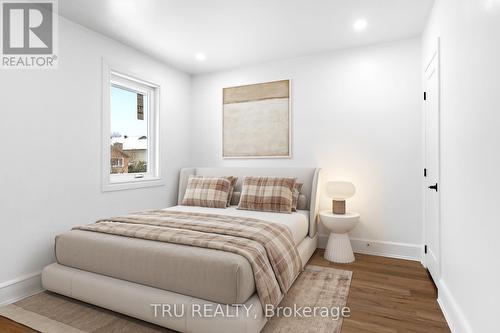 926 Winnington Avenue, Ottawa, ON - Indoor Photo Showing Bedroom