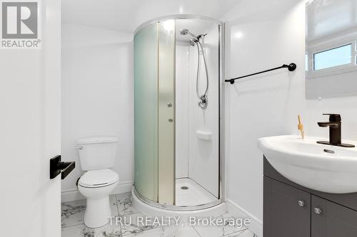 926 Winnington Avenue, Ottawa, ON - Indoor Photo Showing Bathroom