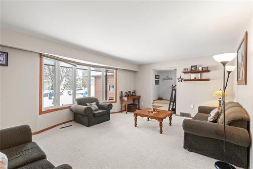 39 Carlotta Crescent, Winnipeg, MB - Indoor Photo Showing Other Room