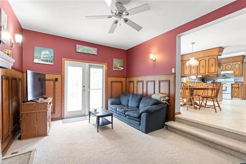 39 Carlotta Crescent, Winnipeg, MB - Indoor Photo Showing Living Room