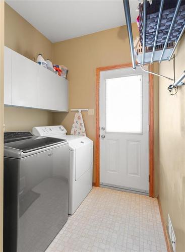 39 Carlotta Crescent, Winnipeg, MB - Indoor Photo Showing Laundry Room