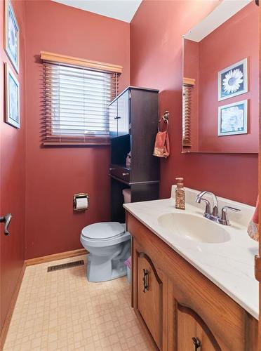 39 Carlotta Crescent, Winnipeg, MB - Indoor Photo Showing Bathroom