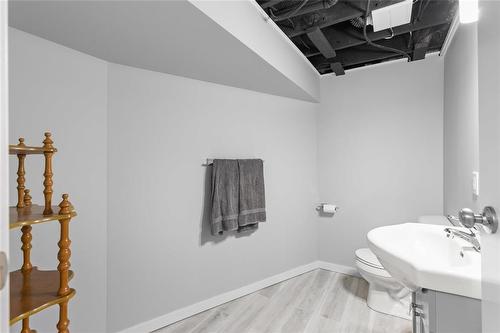 39 Carlotta Crescent, Winnipeg, MB - Indoor Photo Showing Bathroom