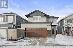 607 Fast CRESCENT  Saskatoon, SK S7W 0X1