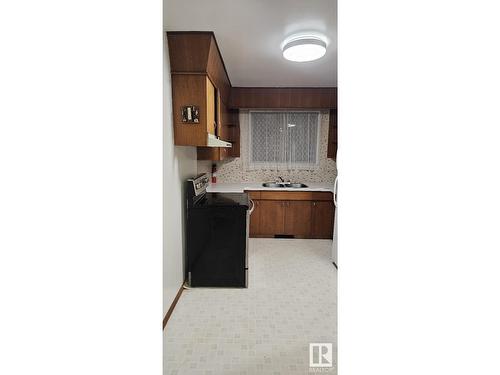 10407 137 Av Nw, Edmonton, AB - Indoor Photo Showing Kitchen With Double Sink