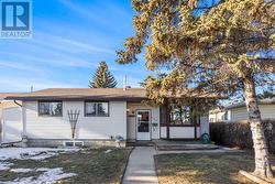 447 Manora Way NE  Calgary, AB T2A 4R3