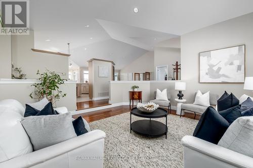 7472 Aked Road, Clarington, ON - Indoor Photo Showing Living Room