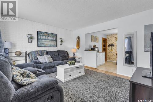 29 Ramsay Court, Saskatoon, SK - Indoor Photo Showing Living Room