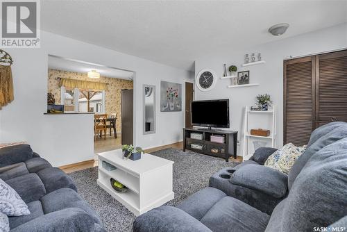 29 Ramsay Court, Saskatoon, SK - Indoor Photo Showing Living Room