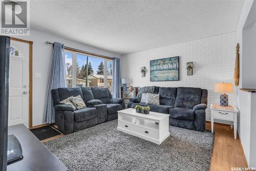 29 Ramsay Court, Saskatoon, SK - Indoor Photo Showing Living Room