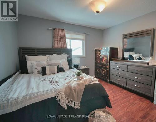 58 Stonehenge Court, London, ON - Indoor Photo Showing Bedroom