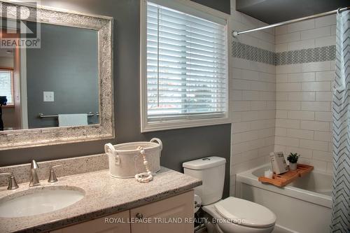 58 Stonehenge Court, London, ON - Indoor Photo Showing Bathroom