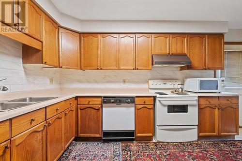 124 Fairchild Crescent, London, ON - Indoor Photo Showing Kitchen With Double Sink