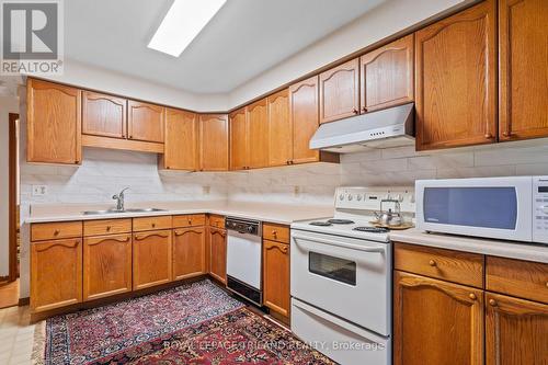 124 Fairchild Crescent, London, ON - Indoor Photo Showing Kitchen With Double Sink