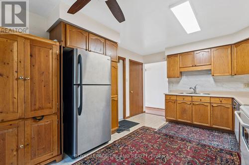 124 Fairchild Crescent, London, ON - Indoor Photo Showing Kitchen With Double Sink