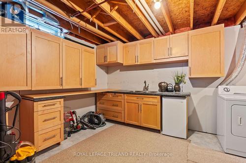 124 Fairchild Crescent, London, ON - Indoor Photo Showing Laundry Room