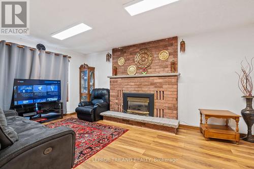 124 Fairchild Crescent, London, ON - Indoor Photo Showing Living Room With Fireplace