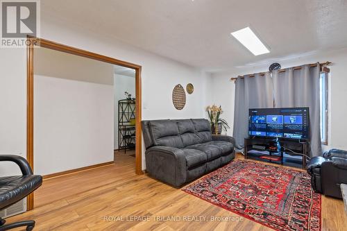 124 Fairchild Crescent, London, ON - Indoor Photo Showing Living Room