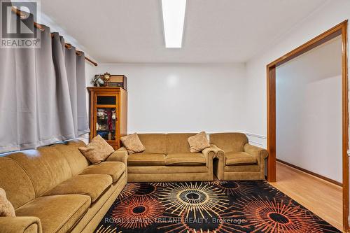 124 Fairchild Crescent, London, ON - Indoor Photo Showing Living Room