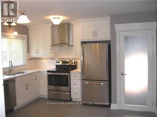 572 Arlington Boulevard, Burlington, ON - Indoor Photo Showing Kitchen With Stainless Steel Kitchen With Double Sink