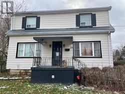 39 FENNELL Avenue W  Hamilton, ON L9C 1E5