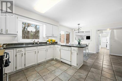 365 Shoreacres Road, Burlington, ON - Indoor Photo Showing Kitchen