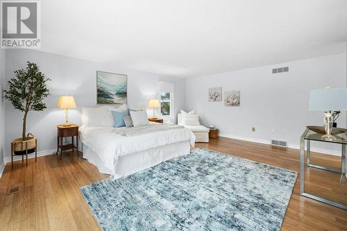 365 Shoreacres Road, Burlington, ON - Indoor Photo Showing Bedroom