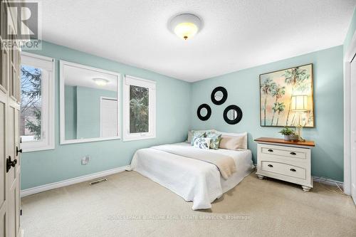 365 Shoreacres Road, Burlington, ON - Indoor Photo Showing Bedroom