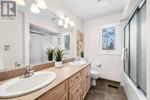 365 Shoreacres Road, Burlington, ON - Indoor Photo Showing Bathroom