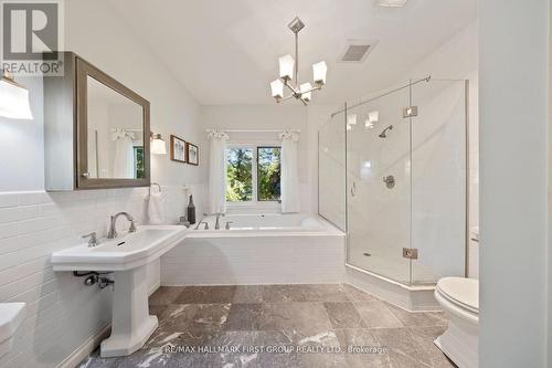 257 Roseland Crescent, Burlington, ON - Indoor Photo Showing Bathroom