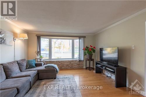 2264 Russell Road, Ottawa, ON - Indoor Photo Showing Living Room