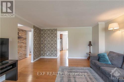 2264 Russell Road, Ottawa, ON - Indoor Photo Showing Living Room