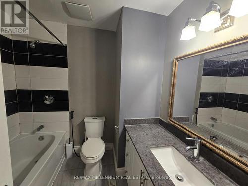 56 Tumbleweed Crescent, London, ON - Indoor Photo Showing Bathroom