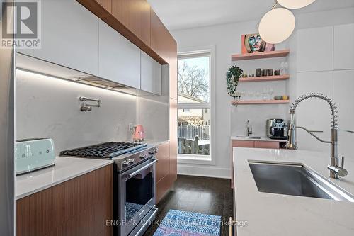 909 Mountainview Avenue, Ottawa, ON - Indoor Photo Showing Kitchen