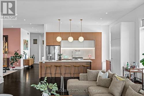 909 Mountainview Avenue, Ottawa, ON - Indoor Photo Showing Living Room